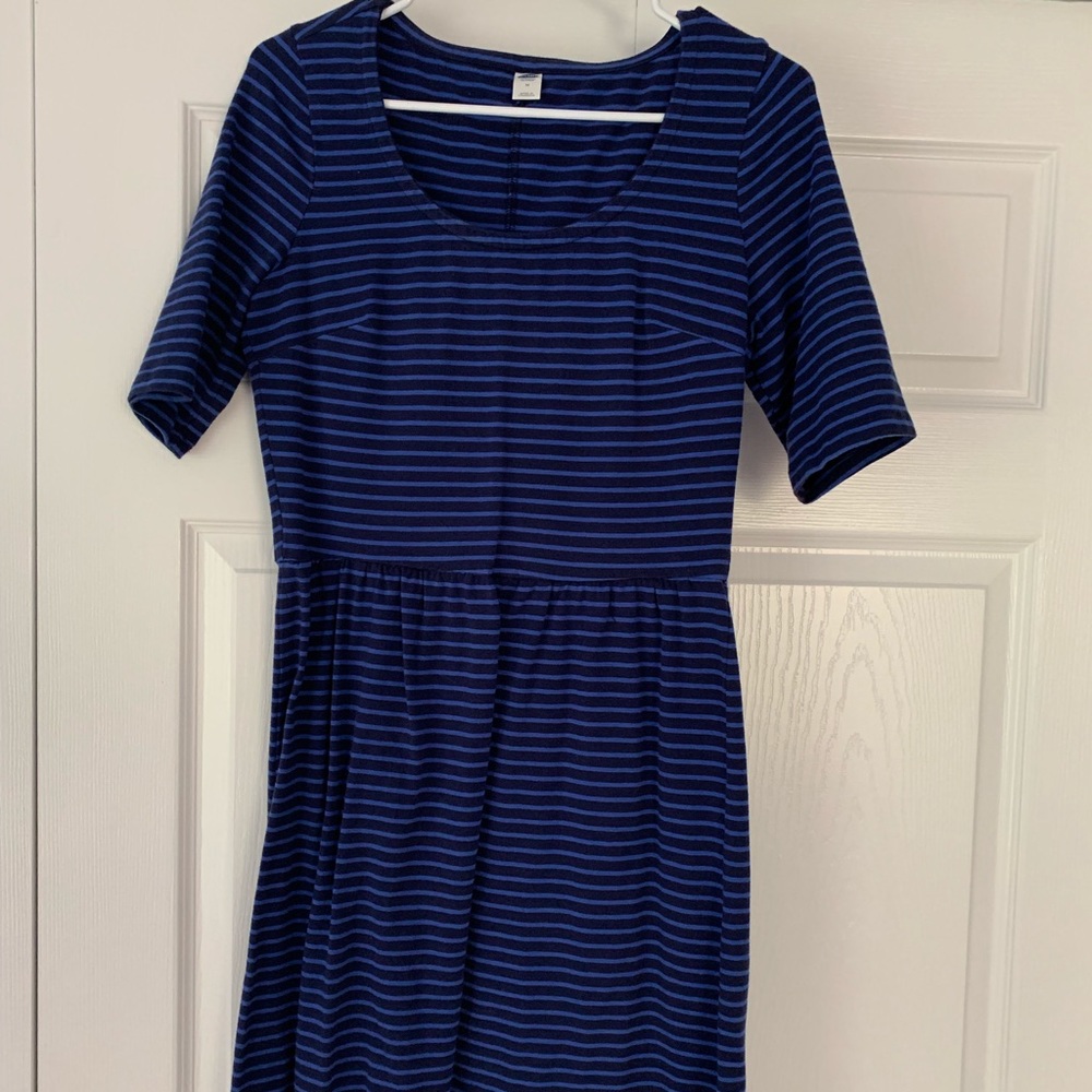 Women’s old navy dress.